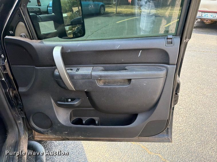 image for item EW8942 2012 Chevrolet Silverado 3500HD Crew Cab pickup truck