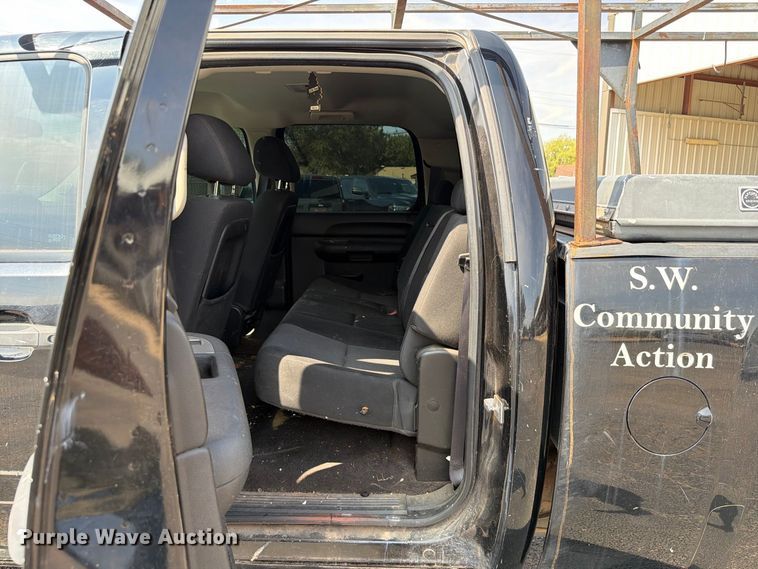 image for item EW8942 2012 Chevrolet Silverado 3500HD Crew Cab pickup truck