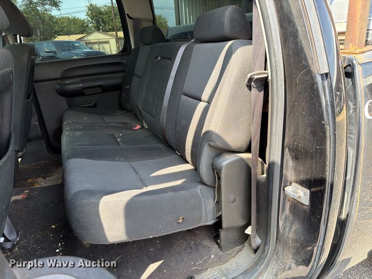 image for item EW8942 2012 Chevrolet Silverado 3500HD Crew Cab pickup truck