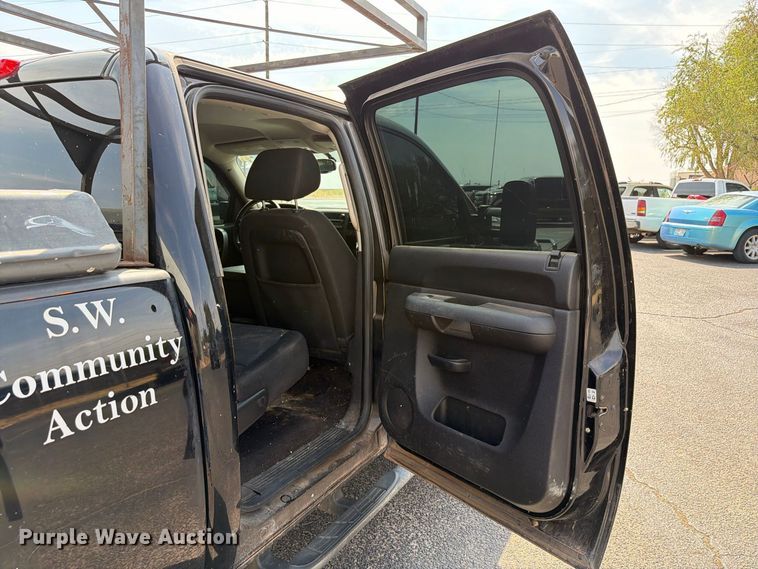 image for item EW8942 2012 Chevrolet Silverado 3500HD Crew Cab pickup truck