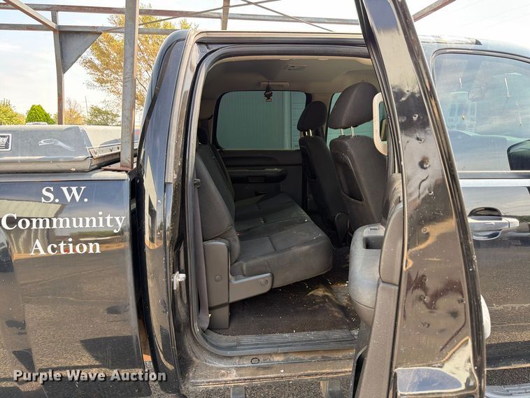 image for item EW8942 2012 Chevrolet Silverado 3500HD Crew Cab pickup truck