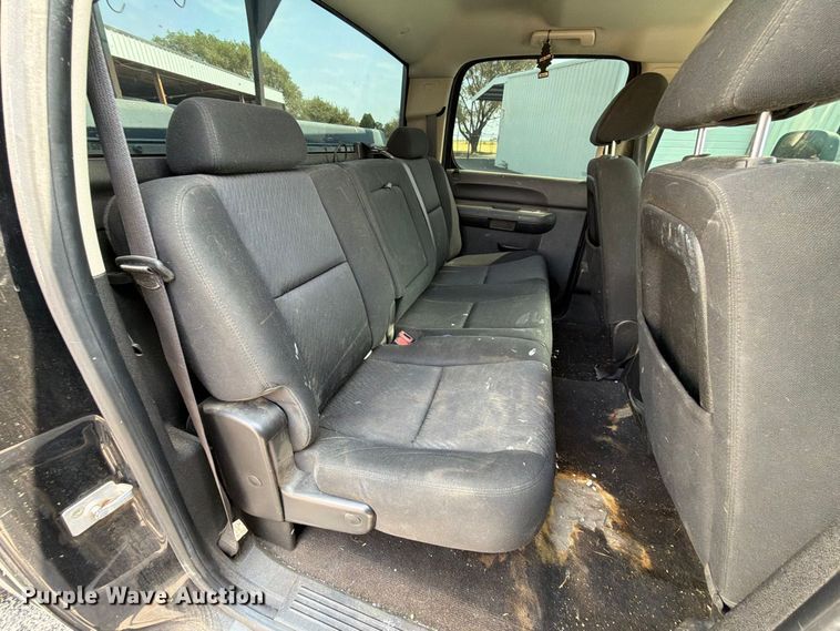 image for item EW8942 2012 Chevrolet Silverado 3500HD Crew Cab pickup truck