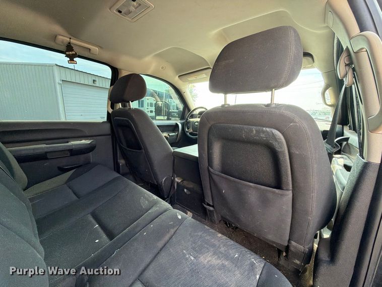image for item EW8942 2012 Chevrolet Silverado 3500HD Crew Cab pickup truck