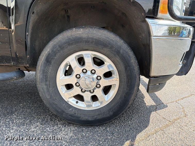 image for item EW8942 2012 Chevrolet Silverado 3500HD Crew Cab pickup truck