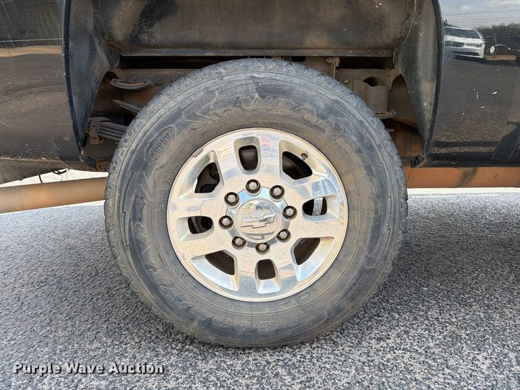 image for item EW8942 2012 Chevrolet Silverado 3500HD Crew Cab pickup truck