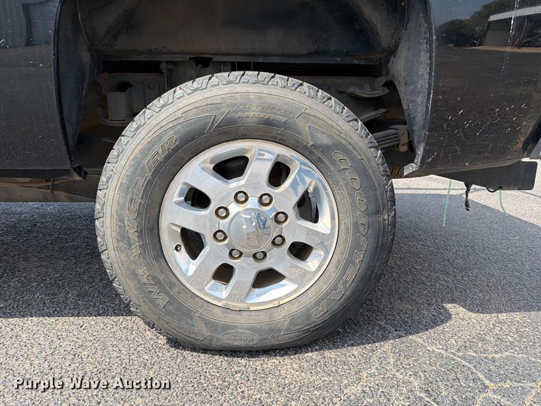 image for item EW8942 2012 Chevrolet Silverado 3500HD Crew Cab pickup truck