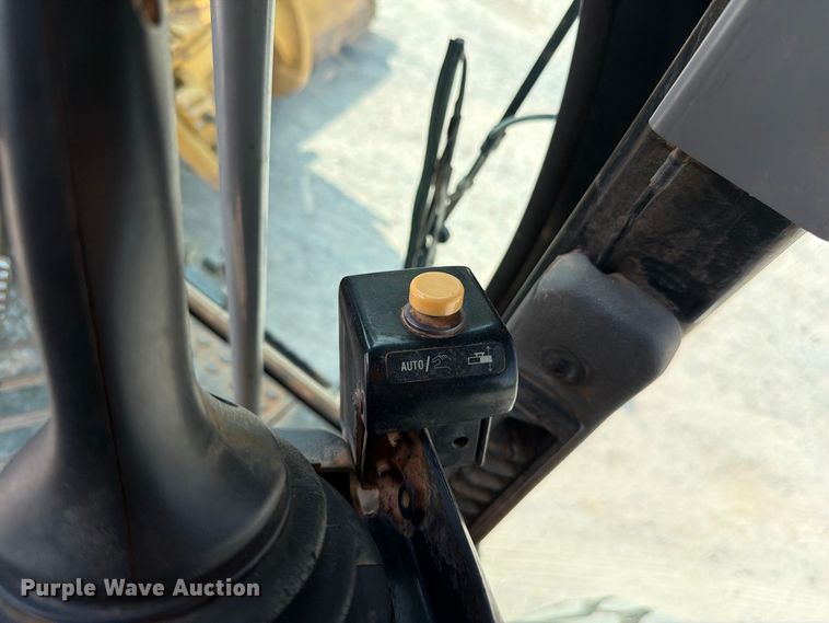 image for item EW8943 2012 Caterpillar 140M2 motor grader