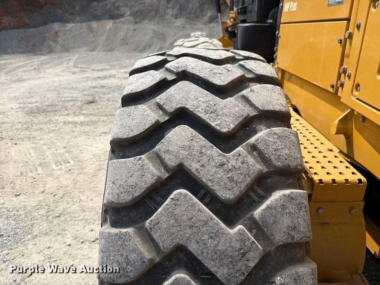 image for item EW8943 2012 Caterpillar 140M2 motor grader