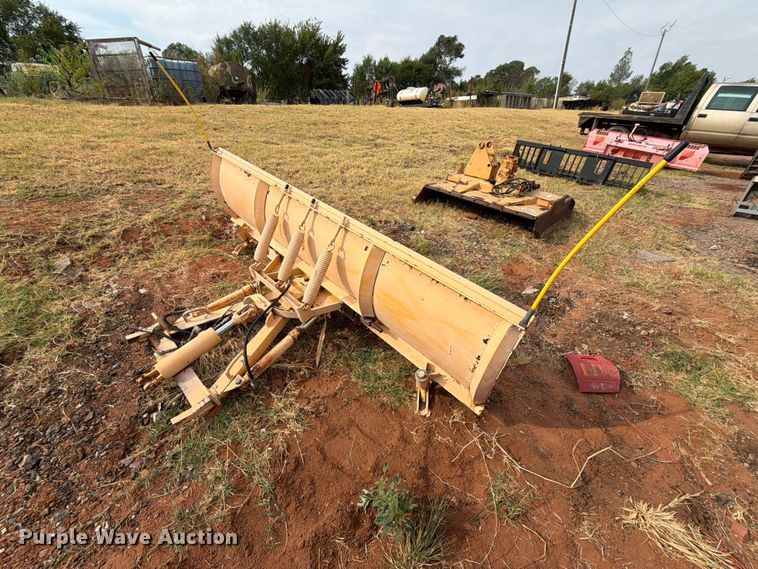 image for item EW8952 Snow plow