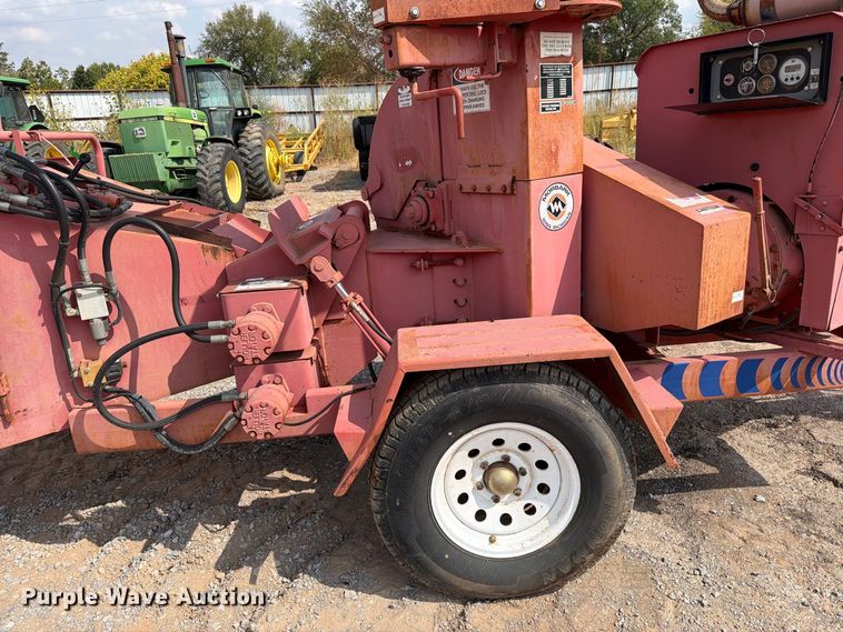 image for item EW8953 2003 Morbark wood chipper