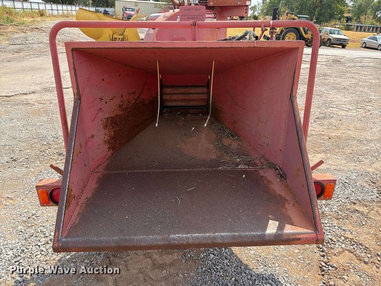 image for item EW8953 2003 Morbark wood chipper