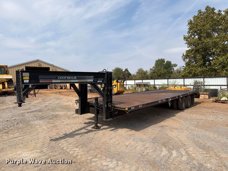 2002 Donahue HF-30BT equipment trailer