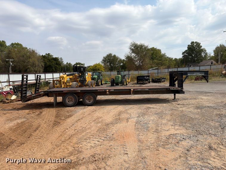 image for item EW8956 2002 Donahue HF-30BT equipment trailer