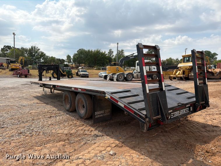 image for item EW8956 2002 Donahue HF-30BT equipment trailer