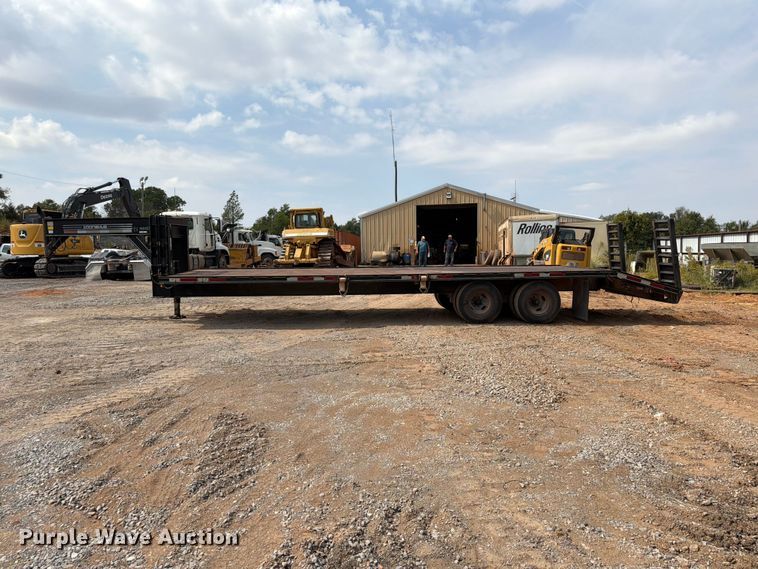 image for item EW8956 2002 Donahue HF-30BT equipment trailer