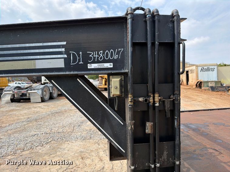 image for item EW8956 2002 Donahue HF-30BT equipment trailer