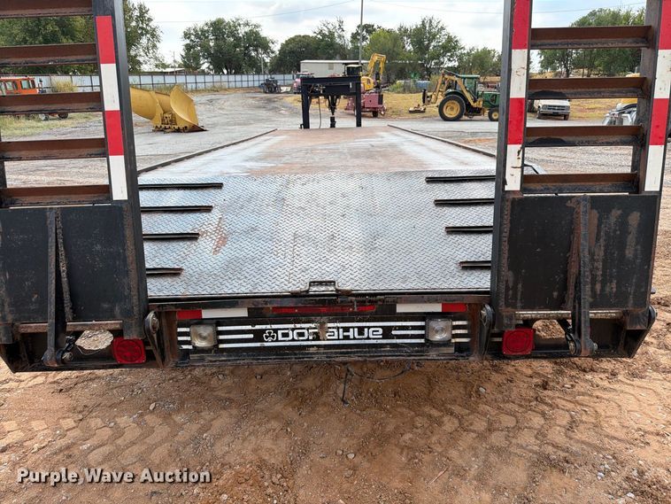 image for item EW8956 2002 Donahue HF-30BT equipment trailer