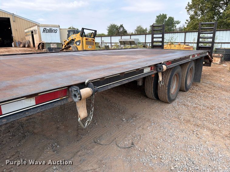 image for item EW8956 2002 Donahue HF-30BT equipment trailer