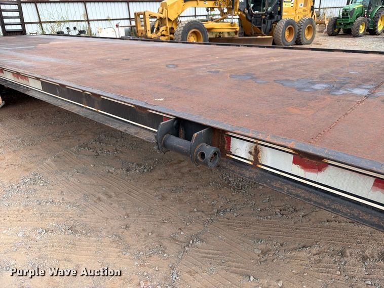 image for item EW8956 2002 Donahue HF-30BT equipment trailer