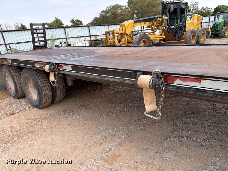 image for item EW8956 2002 Donahue HF-30BT equipment trailer