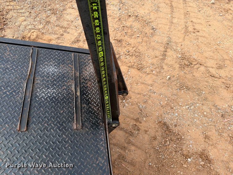 image for item EW8956 2002 Donahue HF-30BT equipment trailer