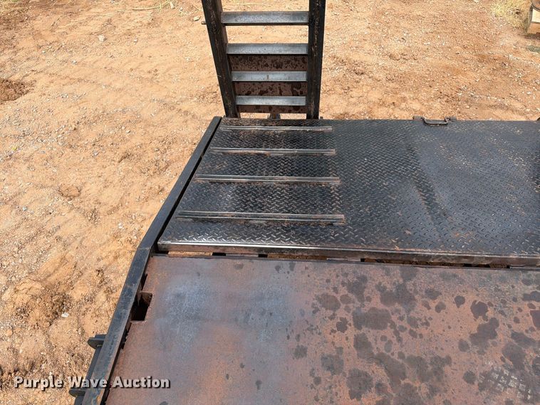 image for item EW8956 2002 Donahue HF-30BT equipment trailer