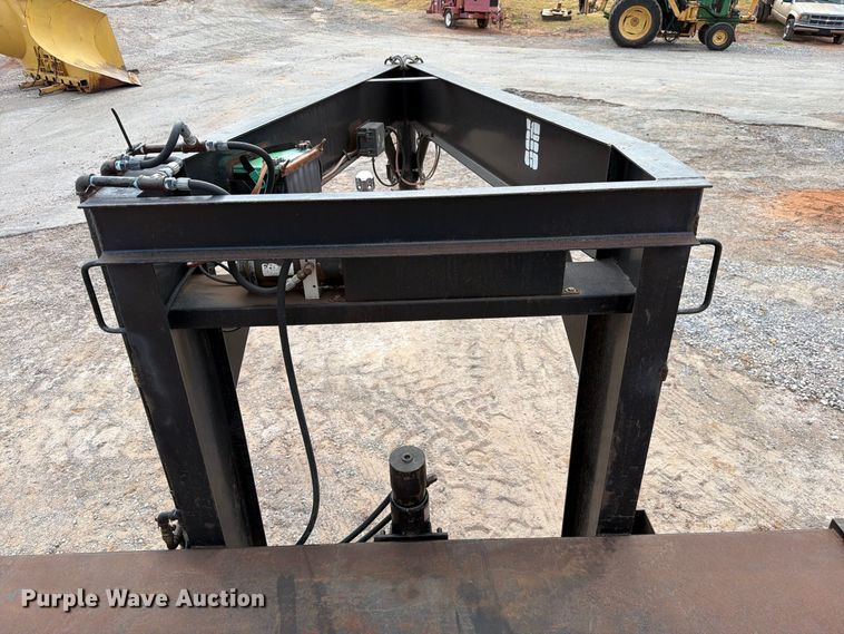 image for item EW8956 2002 Donahue HF-30BT equipment trailer