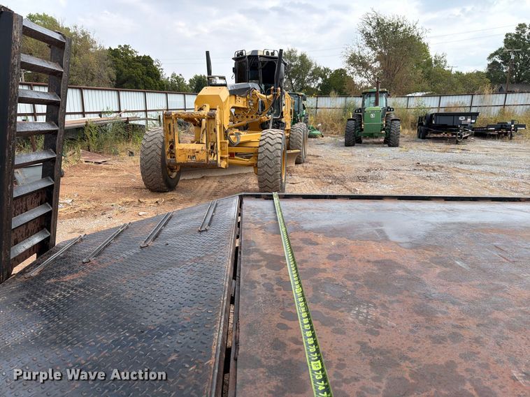 image for item EW8956 2002 Donahue HF-30BT equipment trailer
