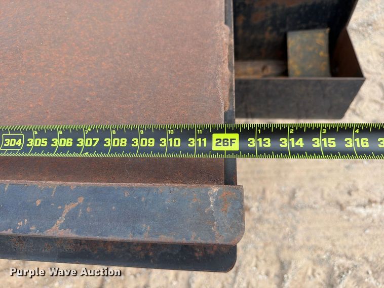 image for item EW8956 2002 Donahue HF-30BT equipment trailer