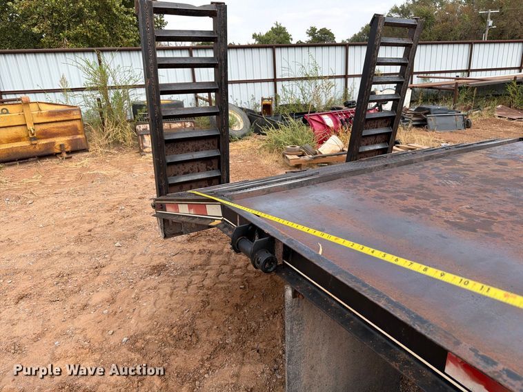 image for item EW8956 2002 Donahue HF-30BT equipment trailer