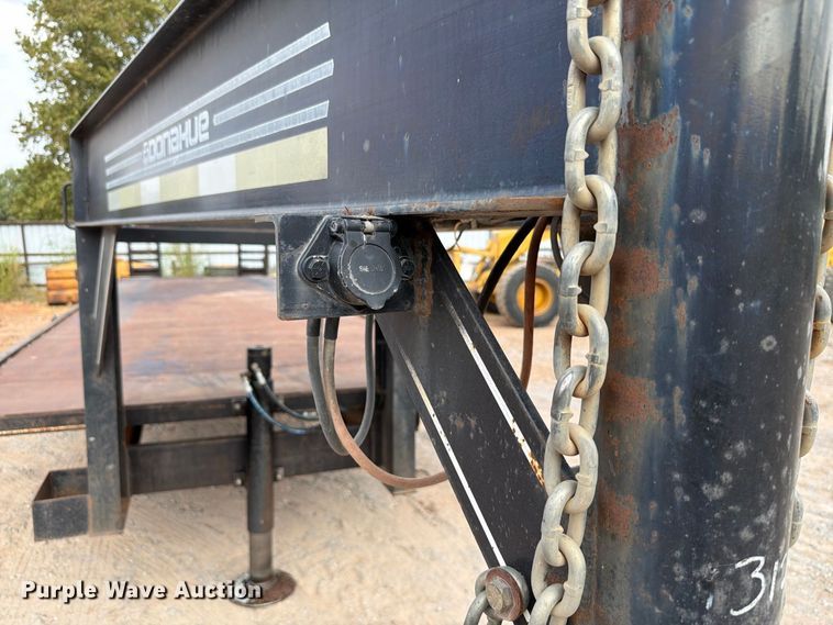 image for item EW8956 2002 Donahue HF-30BT equipment trailer