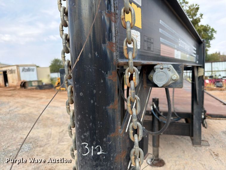 image for item EW8956 2002 Donahue HF-30BT equipment trailer