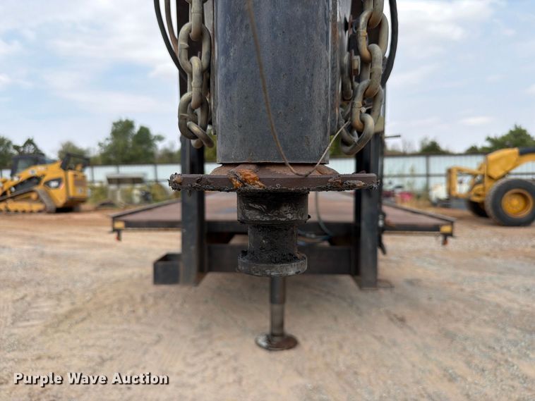 image for item EW8956 2002 Donahue HF-30BT equipment trailer