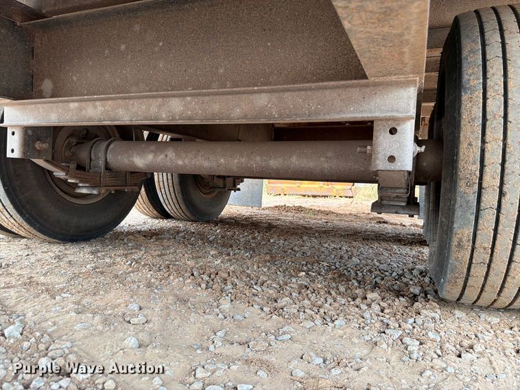 image for item EW8956 2002 Donahue HF-30BT equipment trailer