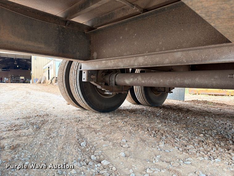 image for item EW8956 2002 Donahue HF-30BT equipment trailer