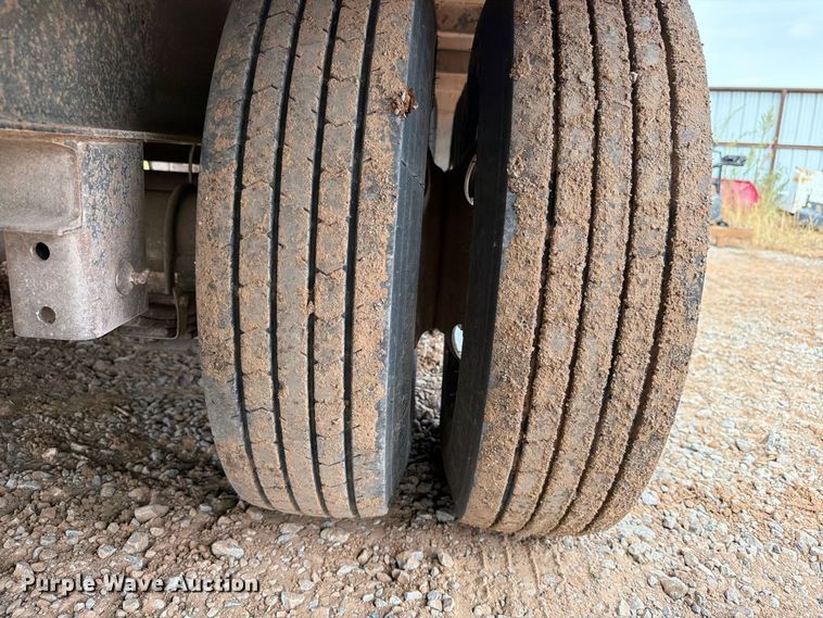 image for item EW8956 2002 Donahue HF-30BT equipment trailer