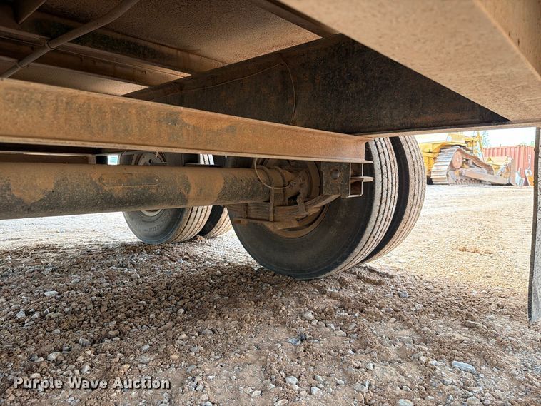 image for item EW8956 2002 Donahue HF-30BT equipment trailer