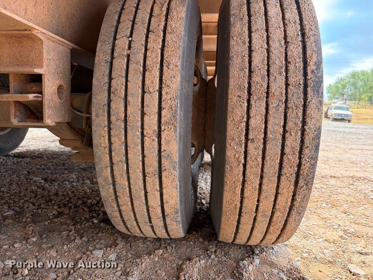 image for item EW8956 2002 Donahue HF-30BT equipment trailer