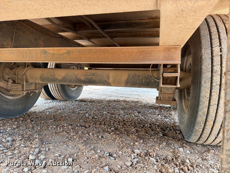 image for item EW8956 2002 Donahue HF-30BT equipment trailer