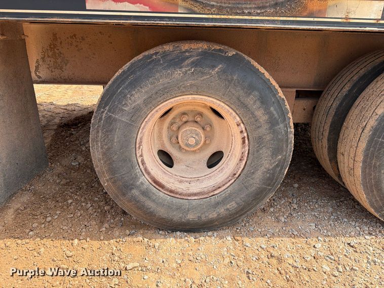image for item EW8956 2002 Donahue HF-30BT equipment trailer