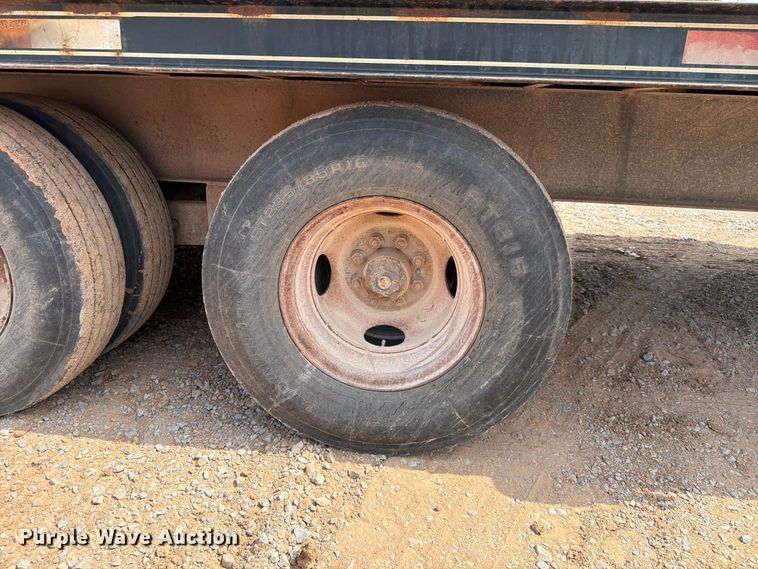 image for item EW8956 2002 Donahue HF-30BT equipment trailer