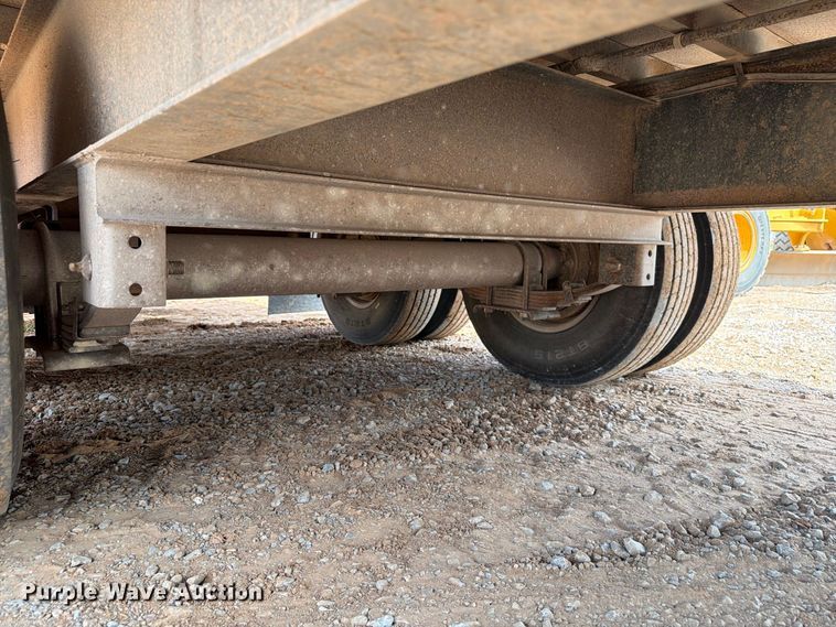 image for item EW8956 2002 Donahue HF-30BT equipment trailer