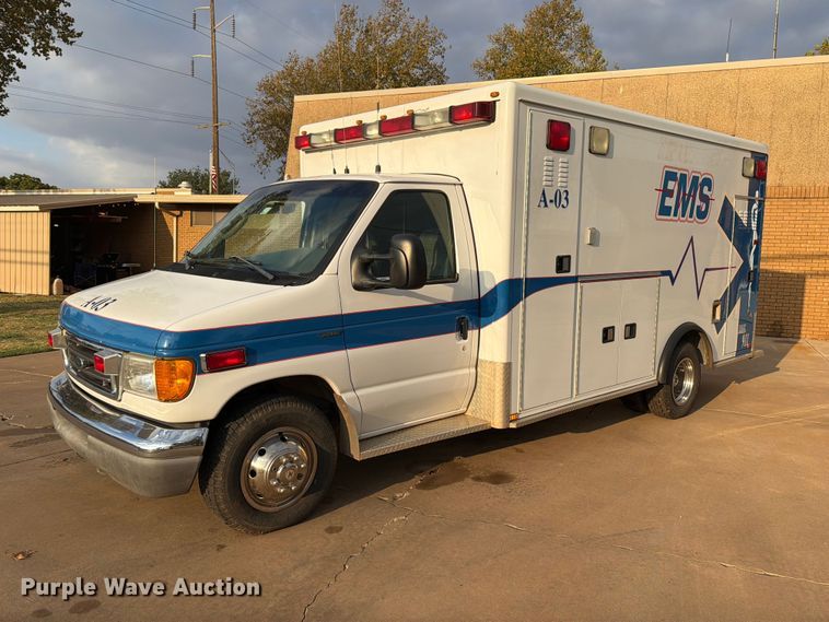 image for item EW8958 2003 Ford E450 ambulance