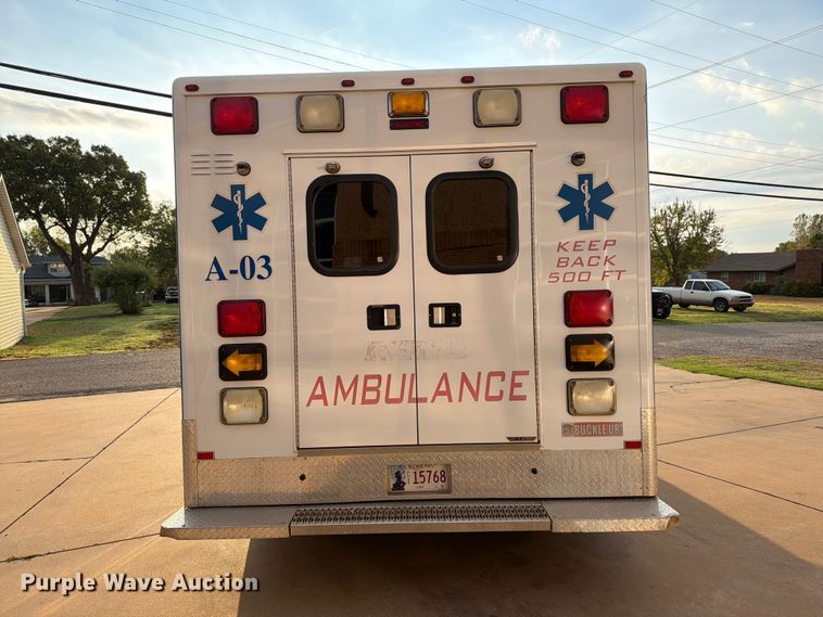 image for item EW8958 2003 Ford E450 ambulance