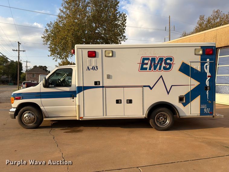 image for item EW8958 2003 Ford E450 ambulance