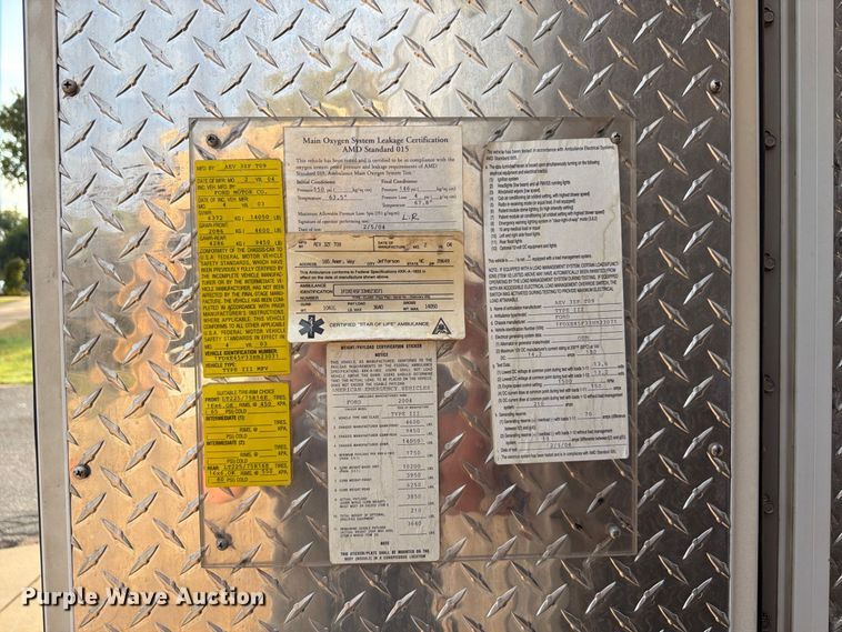 image for item EW8958 2003 Ford E450 ambulance