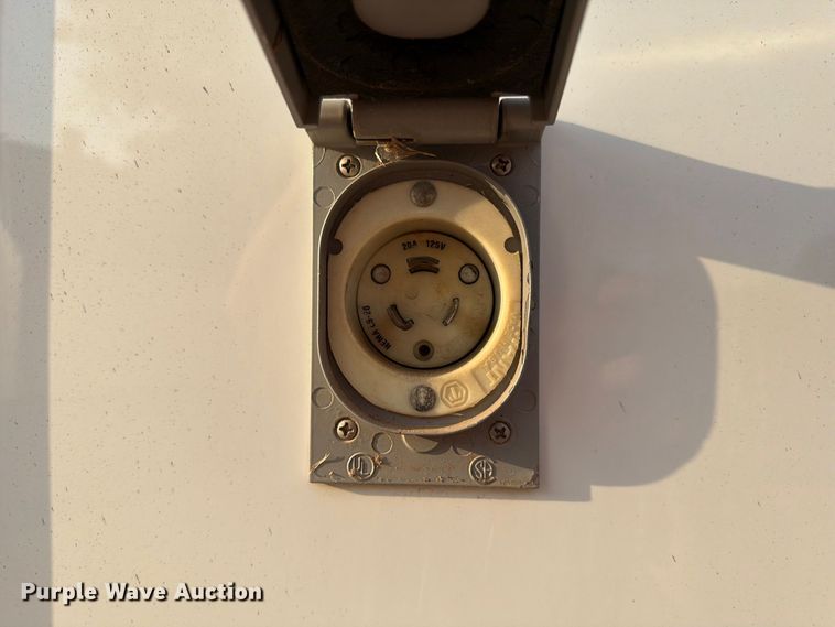 image for item EW8958 2003 Ford E450 ambulance