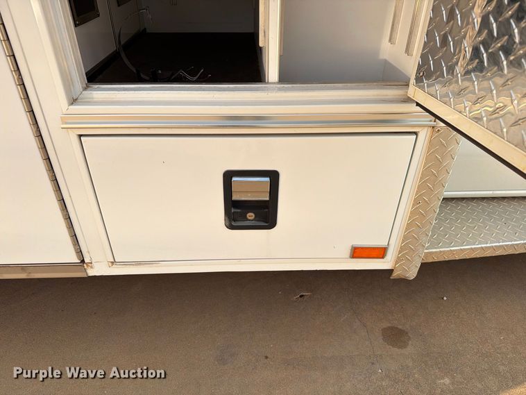 image for item EW8958 2003 Ford E450 ambulance