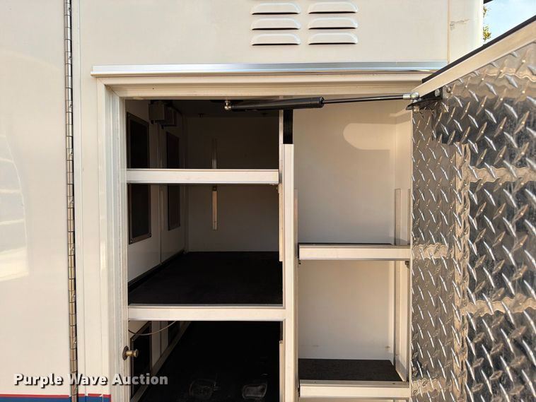 image for item EW8958 2003 Ford E450 ambulance