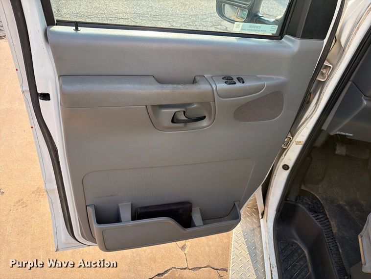 image for item EW8958 2003 Ford E450 ambulance